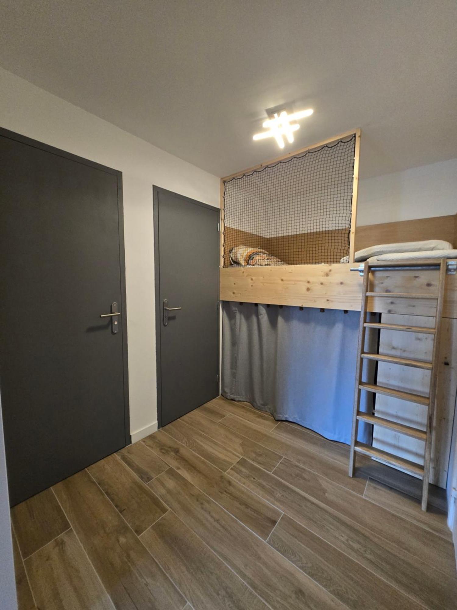 Nid Douillet A Frejus Avec Paking Prive & Loggia Ensoleillee - Proche Plages